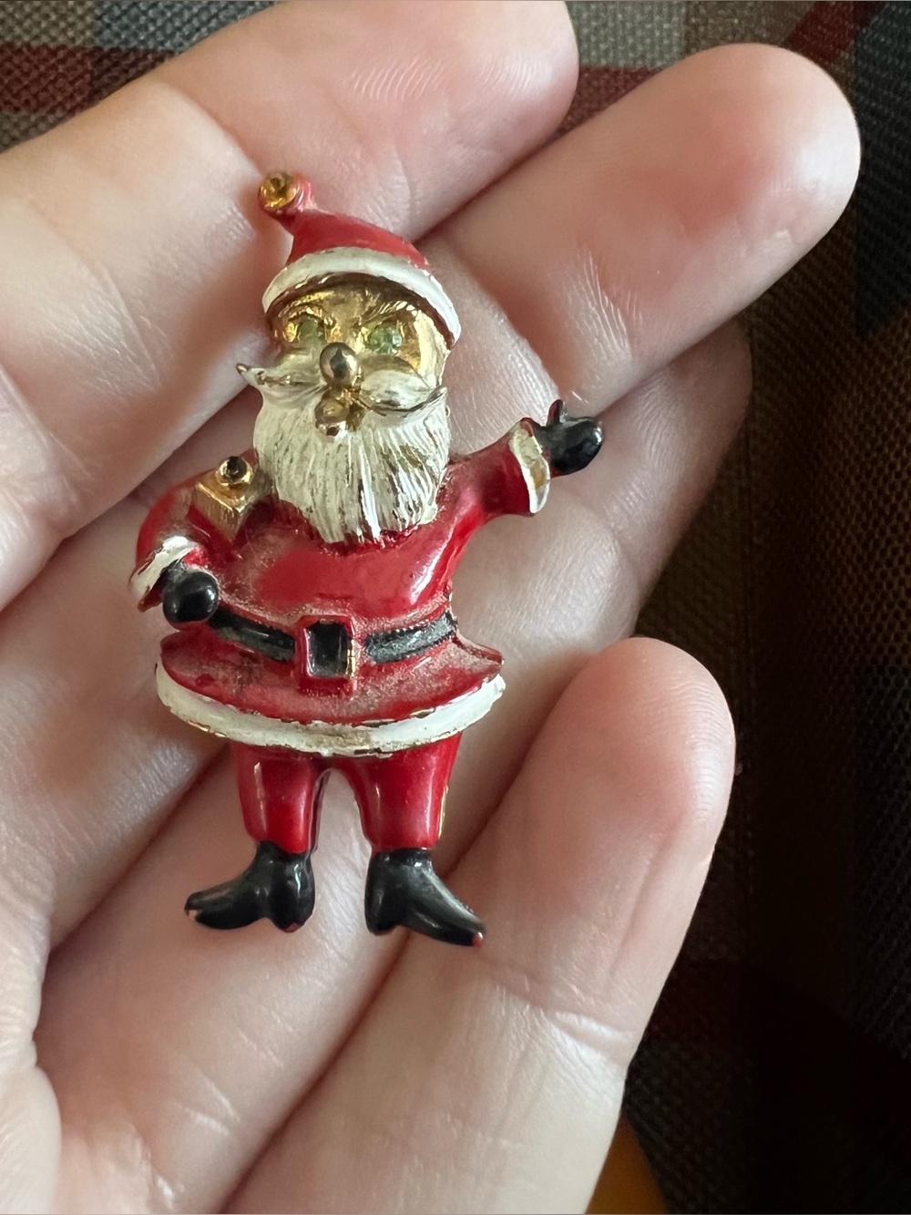 VTG Gold Tone Red Enamel Santa Claus Christmas Brooch Green Rhinestone Eye Pin